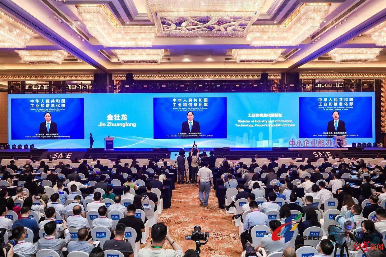 工信部部长金壮龙会见马来西亚通信部部长法米·法兹