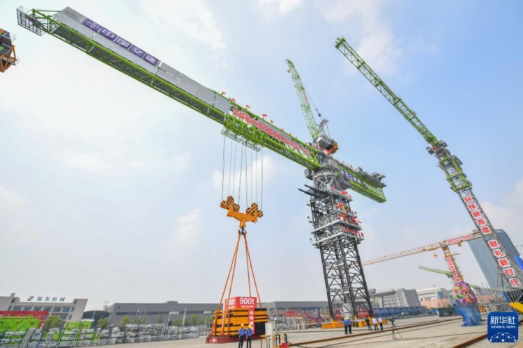 18分钟一台起重机下线 中联重科起重机械园开园