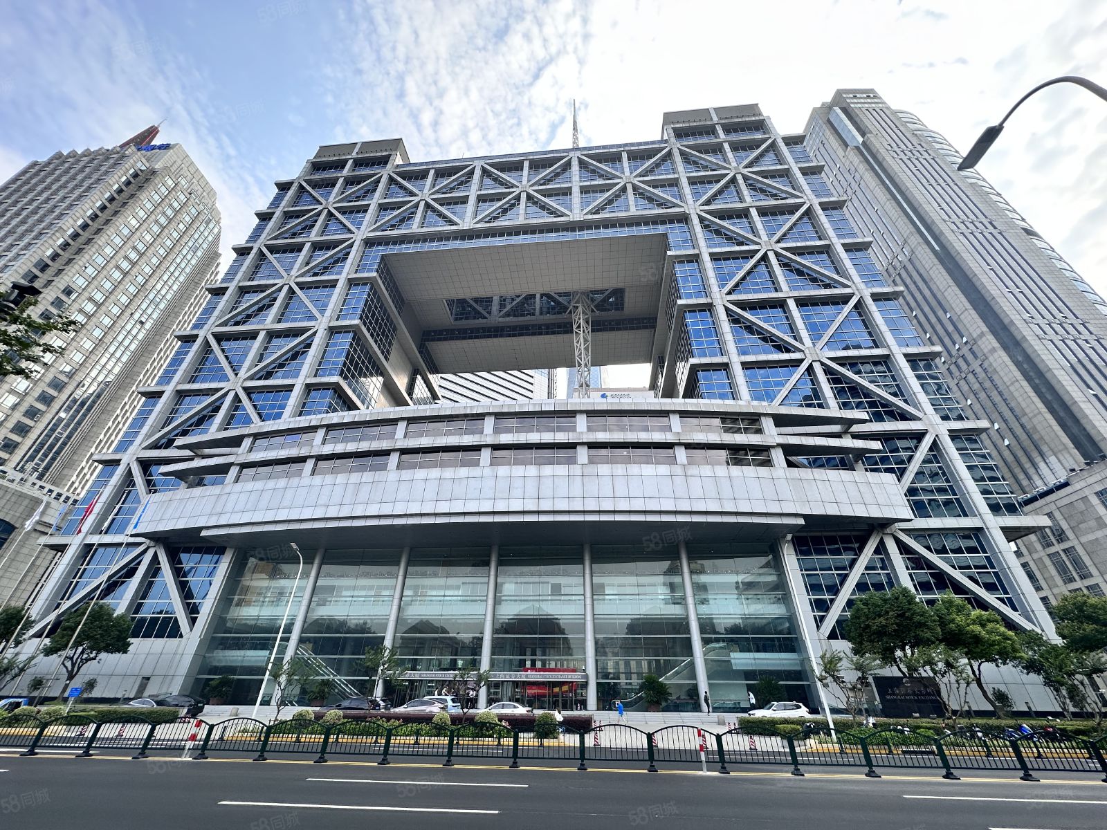 刷屏！上交所、深交所，备战开市！券商"忙爆了"，忙开户、忙扩容、忙测试……