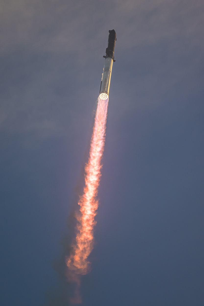 “筷子”夹火箭成功！SpaceX星舰完成第五次试飞，马斯克：向实现多行星生命迈出一大步