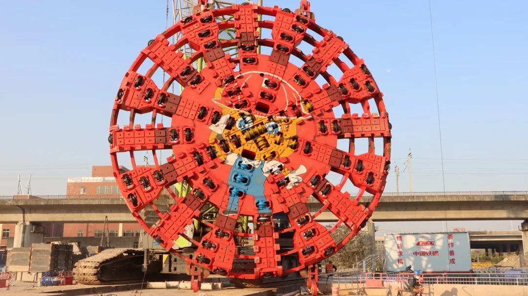 中国建筑获得发明专利授权:“基于磨粒接触力学的盾构机盘形滚刀磨损预测方法”