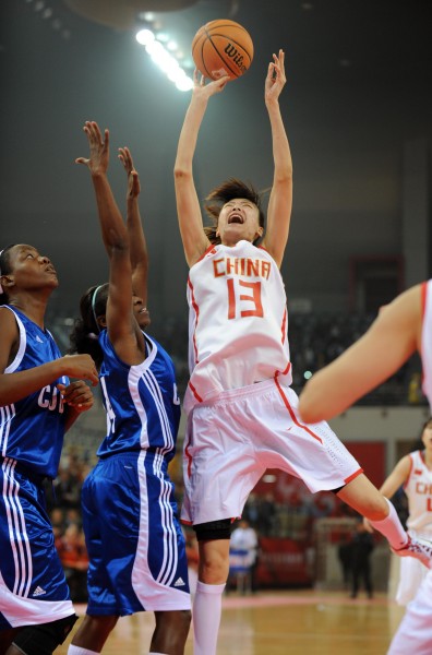 古巴举行“五一”集会游行