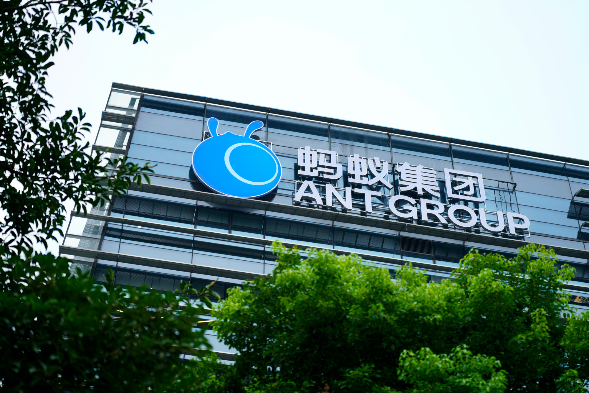 探营世界互联网大会博览会：蚂蚁集团携AGI最新成果亮相 百灵大模型家族首次展出