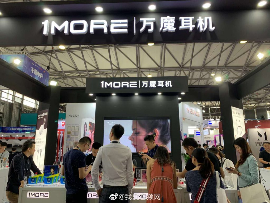 荣耀CES展亮相“手机机器人”,推动中国手机品牌价值全球跃升