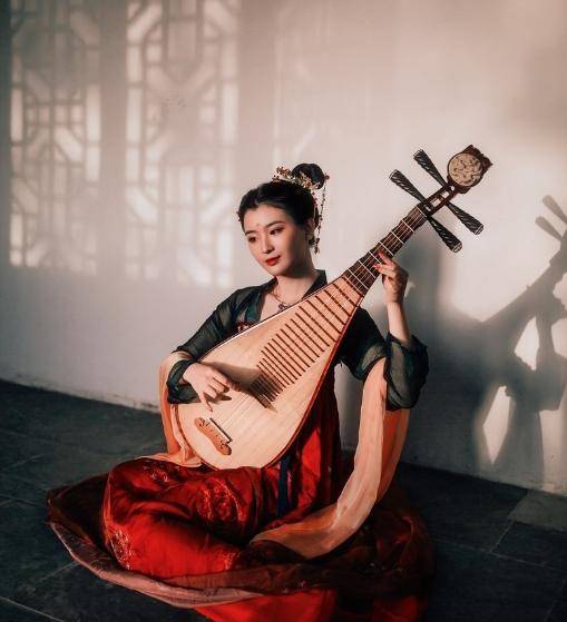 琵琶一曲惊四座，古代哪些人擅弹琵琶？
