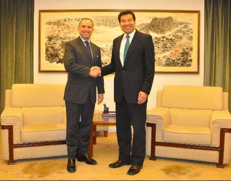 张治礼会见英国驻华大使魏磊