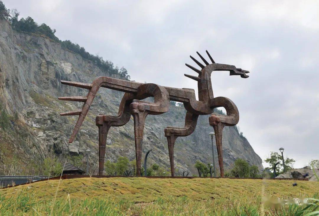 天地间?曾成钢雕塑作品展