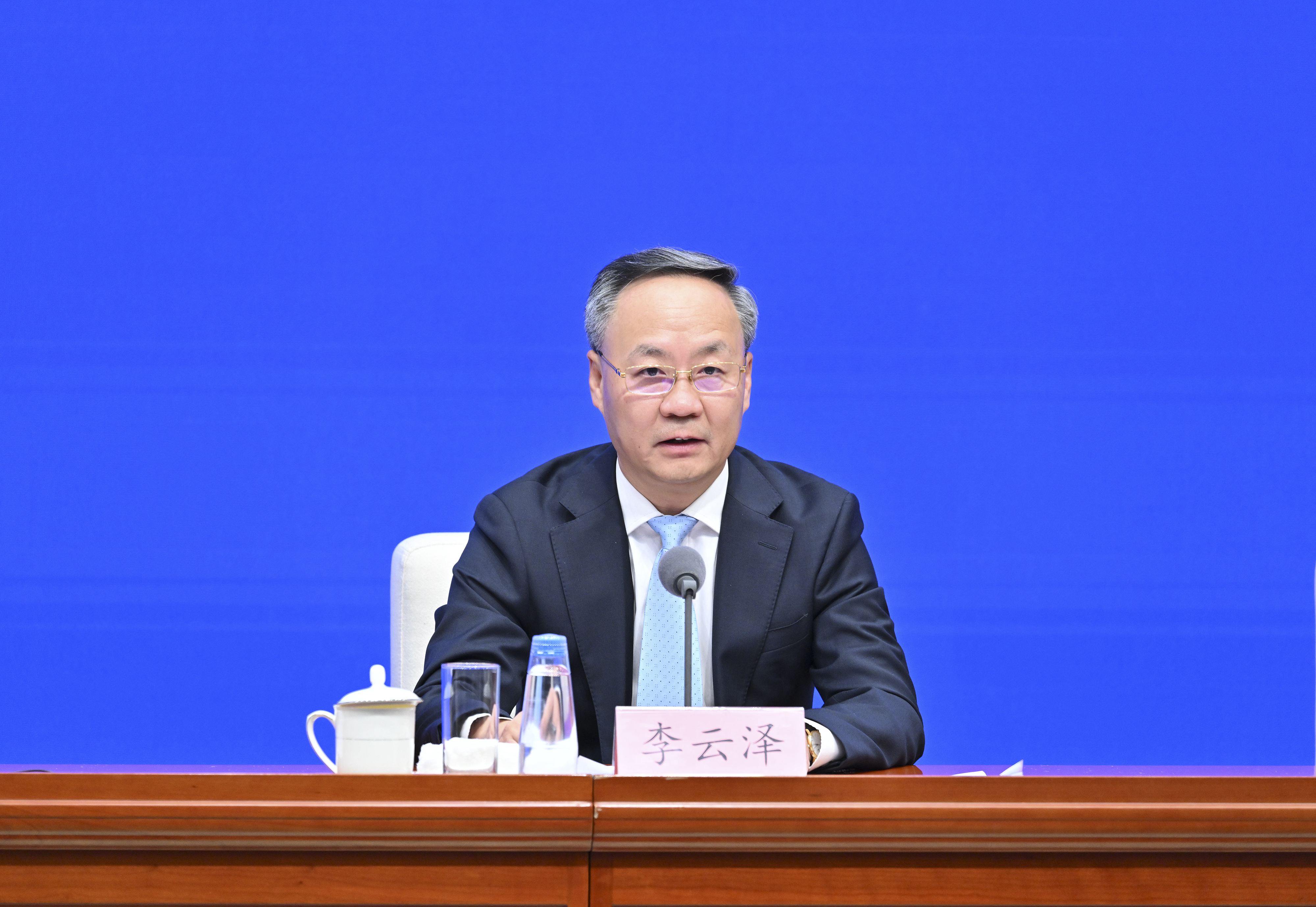 今日看点｜国新办将就2025年商务工作及运行情况举行新闻发布会