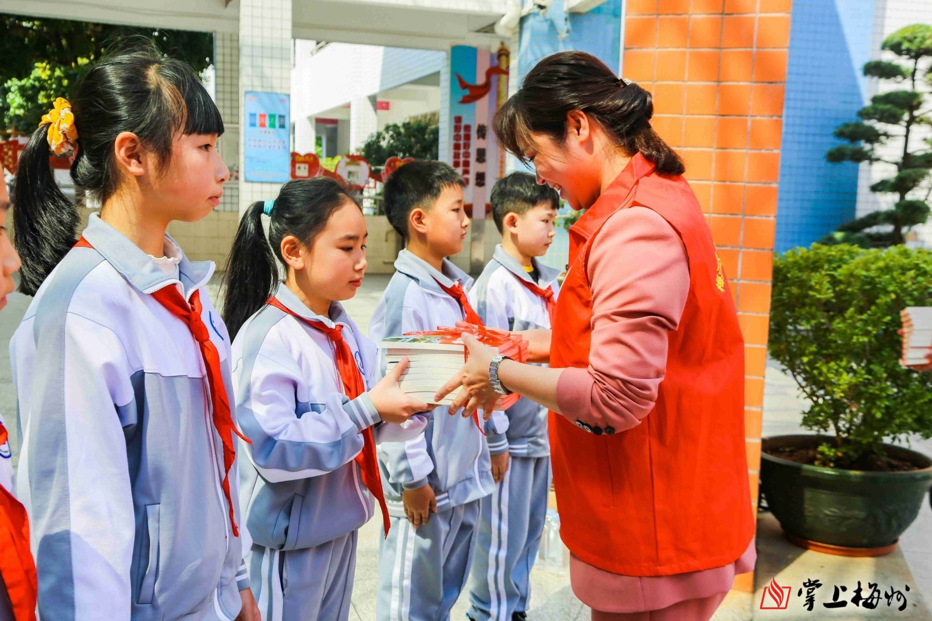 湖北省人大代表、中贝通信董事长李六兵：建议多措并举推动湖北AI产业高质量发展