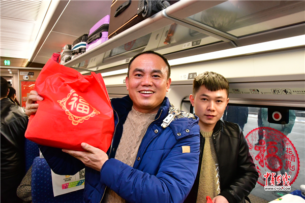 深圳铁路计划安排40列务工专列 运送2万余名外来务工人员返乡