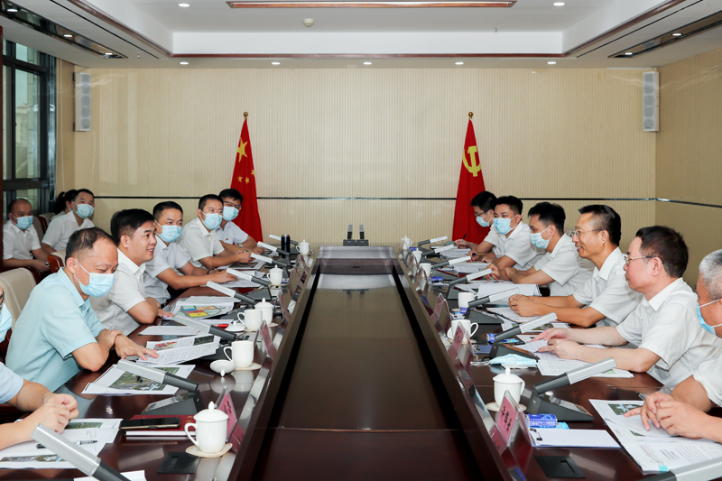 海南省与国家开发投资集团有限公司举行工作会谈