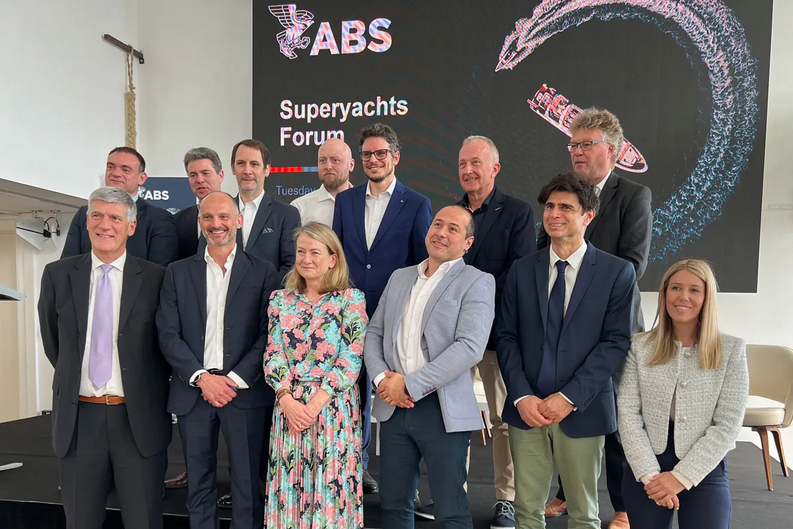 官宣!刘强东进军游艇业,期待未来推出10万元级游艇