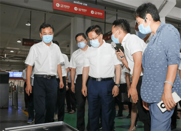 郑栅洁:重点打造六大新兴支柱产业和六大未来产业