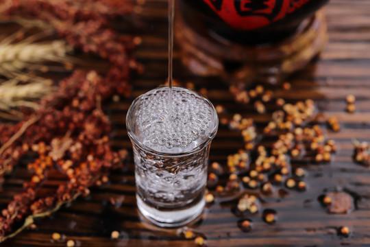 白酒龙头招聘引热议：5名男硕士拟录用为酿酒工，14名女硕士拟录用为成装工！分析师：国企稳定性强，对求职者有合理吸引力
