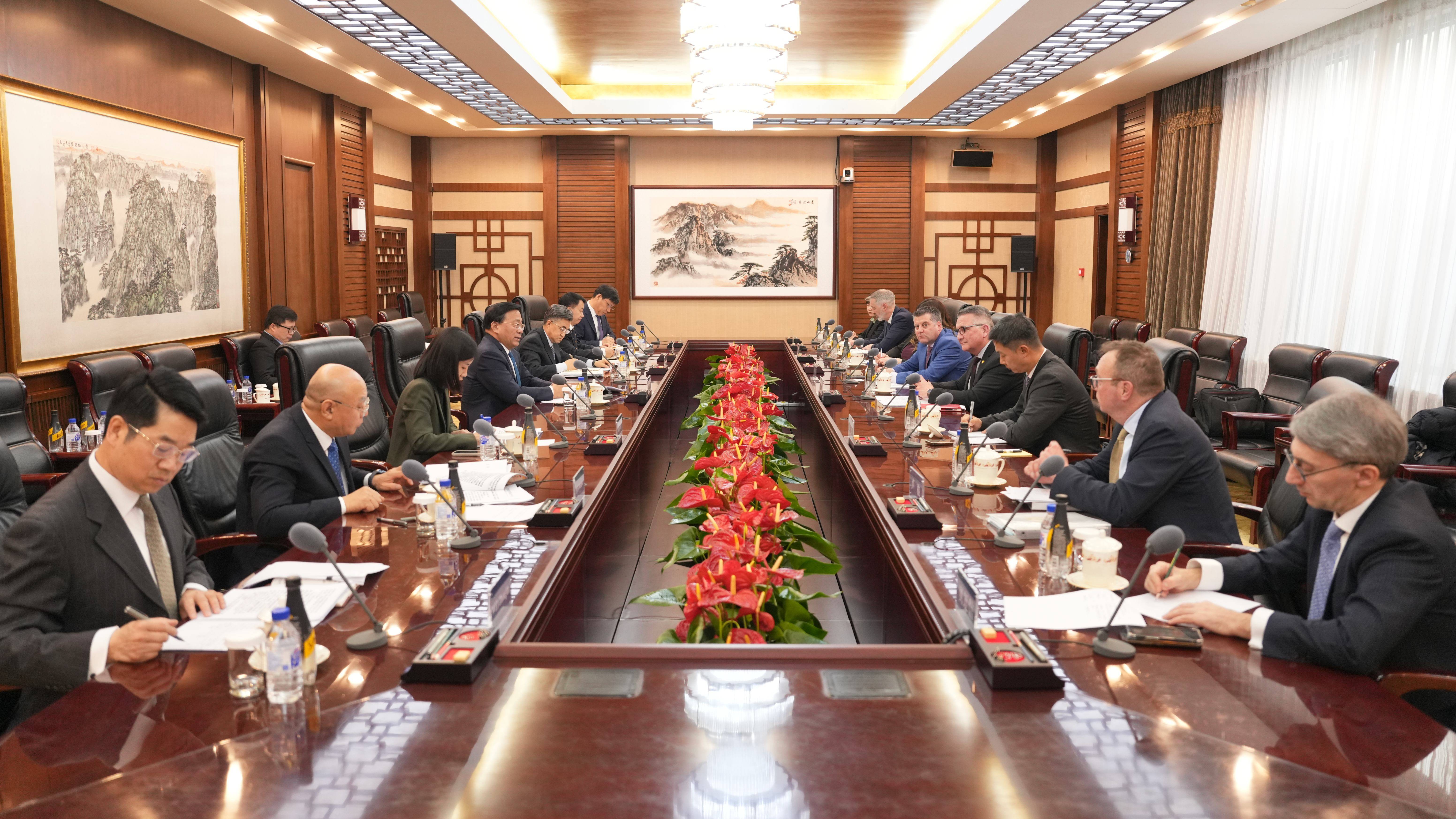 吕瑞浩公参会见非盟委员会会议管理和出版司司长纳哈