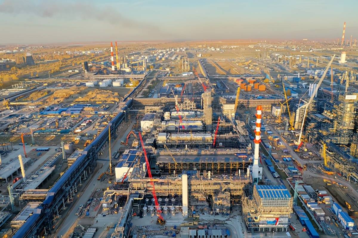 峰�Z股份:公司在建工程中的预算数按照工程进度进行的调整