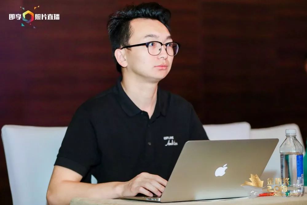HappyHorse惊艳AI视频生成领域，聚焦同类产品最低费率档的港股通互联网ETF华夏（520910）