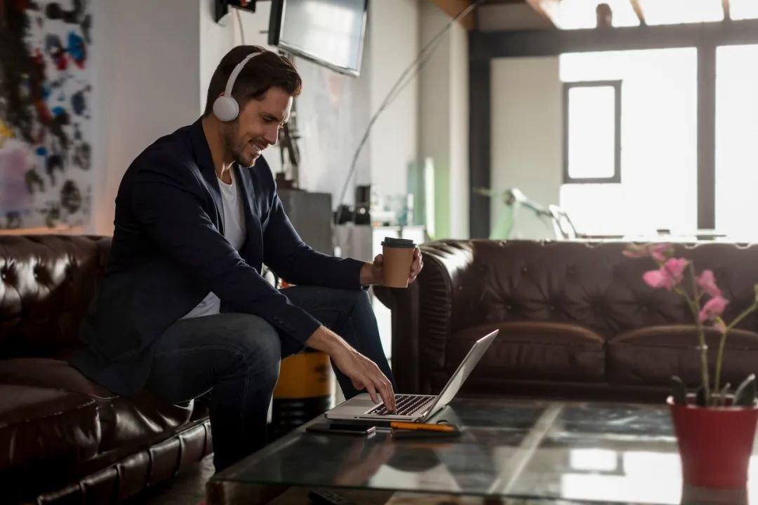 熔断!鞋履巨头暴涨,宣布惊人转型!