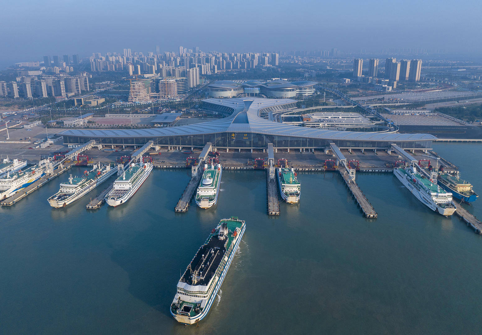 封关红利难解盈利困局，海南机场去年扣非净利亏损逾3亿元，主业全线承压