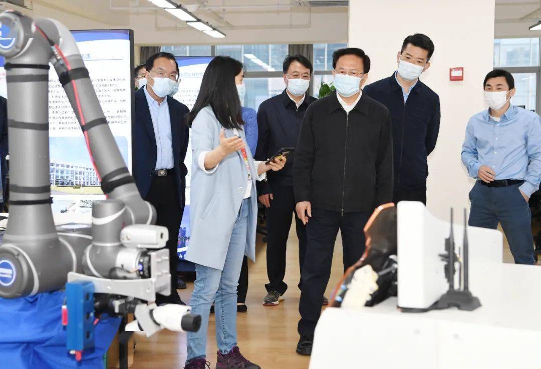 国家发展改革委主任郑栅洁赴上海人工智能实验室调研